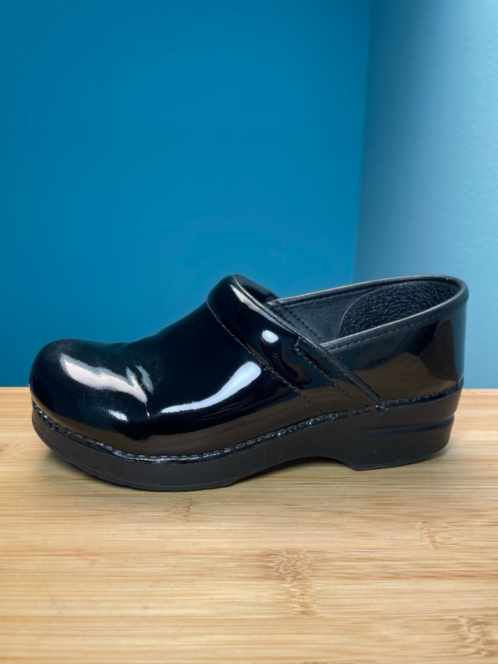 Dansko Professional Black Patent Leather Clogs Slip On Work Shoe Womens 38 7.5 8